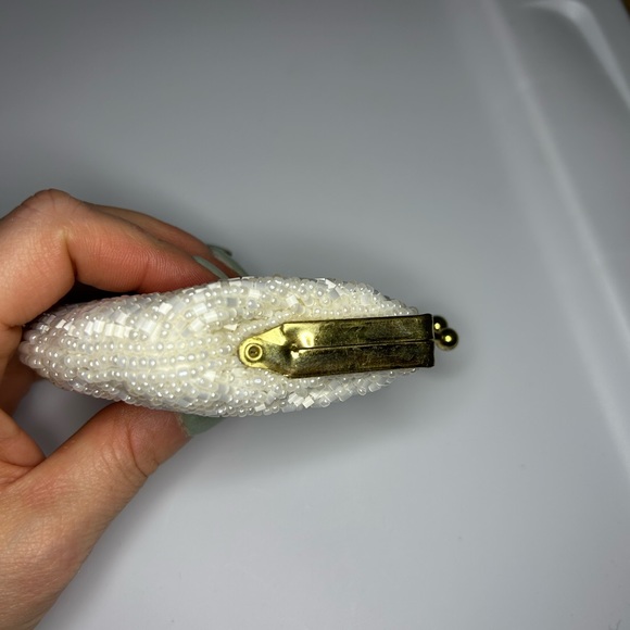 Vintage White Beaded Coin Purse with Gold Hardware - Picture 6 of 7